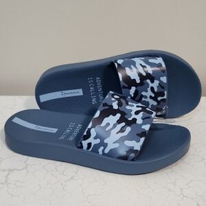 🔥FINAL💲⬇️Ipanema Blue Camouflage Urban Junior Slides/Flip Flops, Size  2/3~NWT